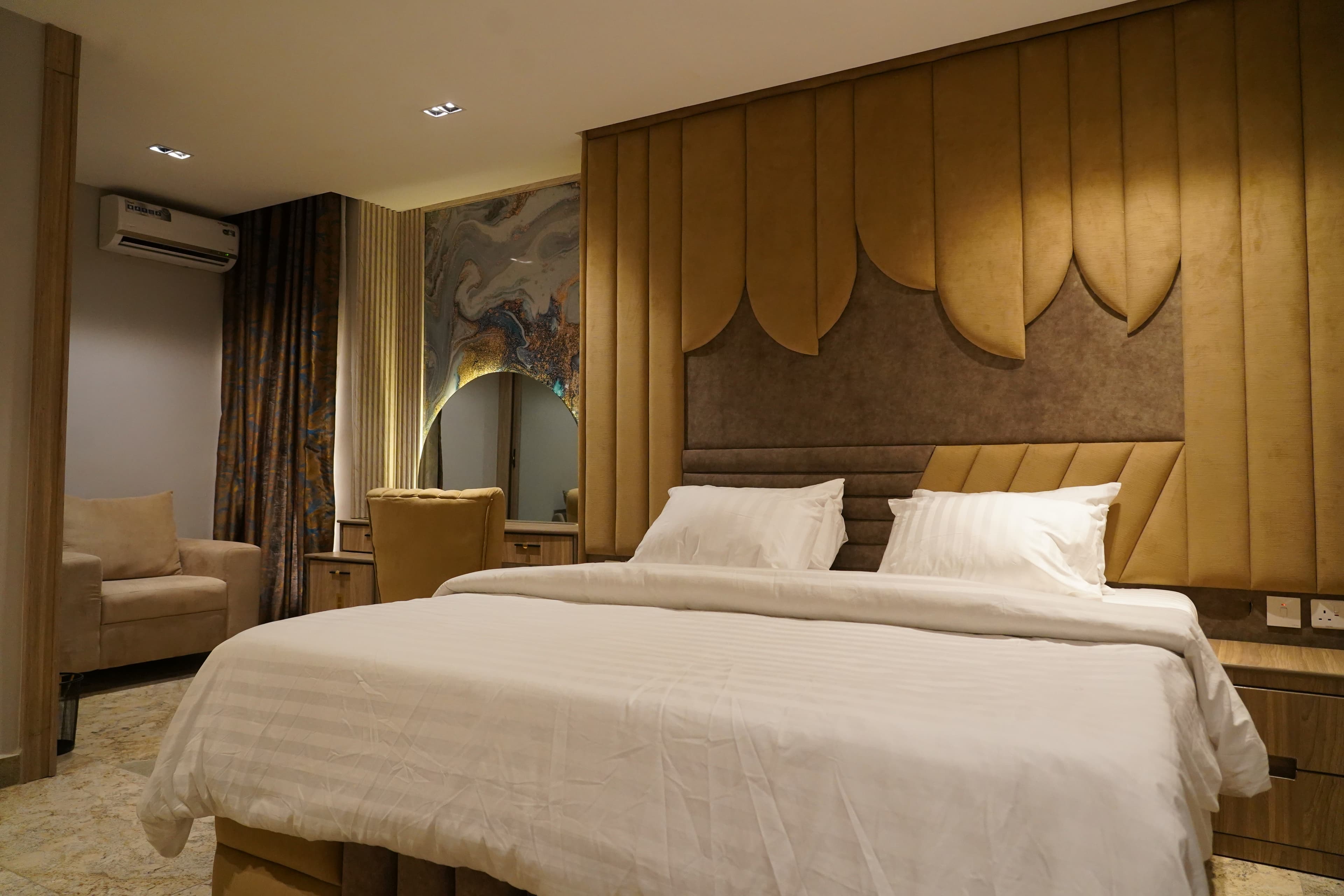 Business Suite room